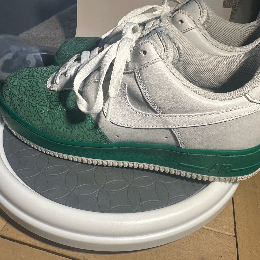 Air Force One - Picture 9 of 11